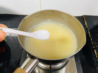 13、小米炖海参,放入盐