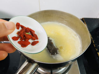 15、小米炖海参,入枸杞