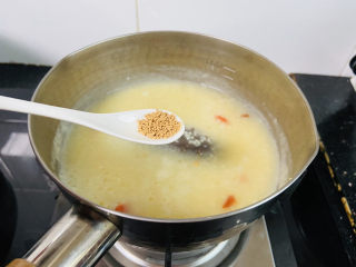 17、小米炖海参,鸡精调味