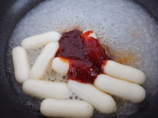 13、韩式炒年糕,大约两勺