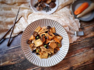 20、十味 八珍豆腐,出锅装盘。