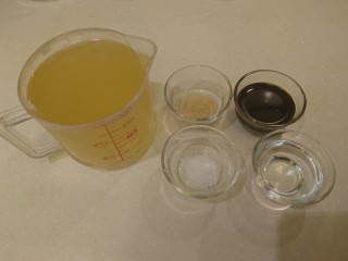 19、电饭煲+日式油饭,昆布水、糖、醬油、鹽、米酒