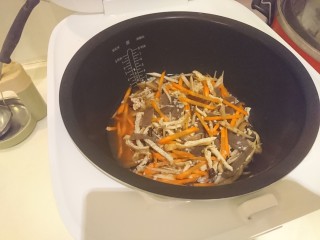 26、电饭煲+日式油饭,放入電飯煲