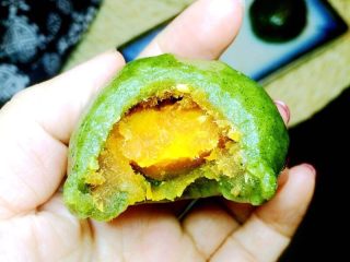 10、杏花楼咸蛋黄肉松网红青团,完成