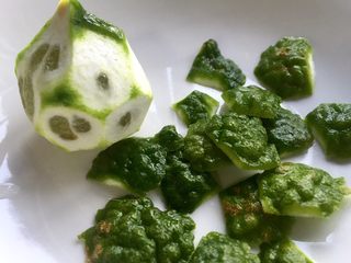 4、泰式青咖喱酱·东南亚风味,只取皮用。找不到箭叶橙也可以用普通青柠檬代替。