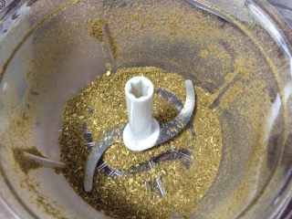 8、泰式青咖喱酱·东南亚风味,先把以上四种香料打成粉