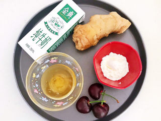 1、姜撞奶,准备食材:鲜姜,纯牛奶,奶粉,蜂蜜
