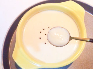 15、姜撞奶,姜撞奶凝固的非常好,像内酯豆腐一样,细腻嫩滑~