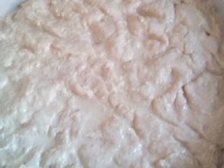 4、炸油馍头,最后伴成希希的这样的面  放一边醒二十分钟