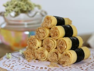 15、紫菜肉松鸡蛋卷,这个紫菜肉松卷是香软的口感，如果要做酥脆的要用蛋卷机才能做