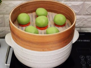15、清新碧绿的青叶汁黑芝麻豆沙青团,把蒸笼锅放到电陶炉上