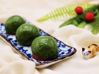 21、清新碧绿的青叶汁黑芝麻豆沙青团,再来一张