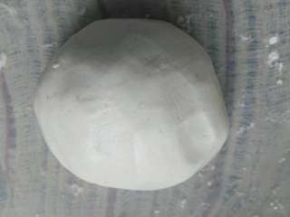 2、≈蛋花米酒小汤圆≈,和成光滑的面团