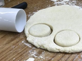 9、英式下午茶：司康饼干,用杯子或饼干模具弄出来司康饼