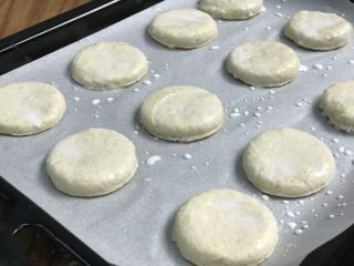 10、英式下午茶：司康饼干,用鸡蛋+2汤匙牛奶、或纯牛奶刷一下