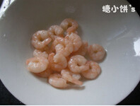 8、海鲜咖喱饭搭配玉米甜奶油,浆制的虾仁焯水备用