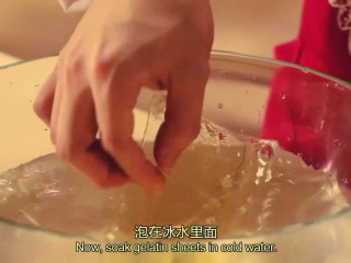 7、橙香米蛋糕,吉利丁片泡冰水里