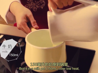 8、橙香米蛋糕,150ml的奶倒入锅里，小火加热50-60度