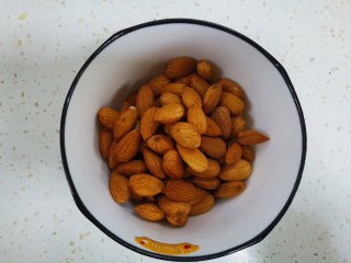 2、燕麦棒,巴旦木剥皮