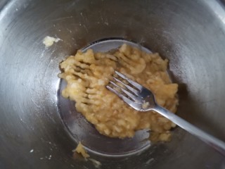 4、燕麦棒,香蕉压成泥