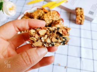 15、燕麦棒,不仅味道好，还营养丰富，是减肥期间不错的小零食。