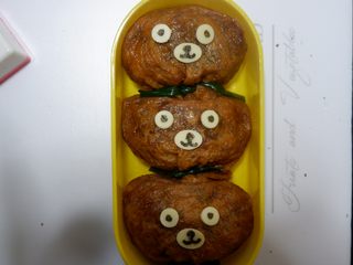 18、卡通小熊豆腐糯米包便当,像图片这样依次贴好即可。