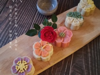 15、桃山皮枣泥月饼,这款桃山皮枣泥月饼就完成了，不喜欢枣泥的可以换成其他馅料。桃山皮既能当皮也可以当馅，大家自由发挥就可以。