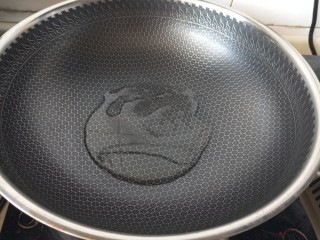 4、照烧排骨,热油锅