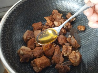 13、照烧排骨,加入一勺蜂蜜收浓汤汁