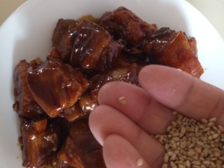 14、照烧排骨,撒上芝麻即可