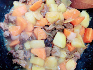 17、胡萝卜炖牛腩,收汁出锅喽！