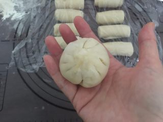 18、小龙虾月饼,收口捏紧