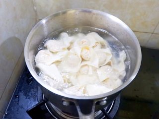 14、粤式瑶柱海参云吞,简单的水煮