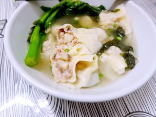 17、粤式瑶柱海参云吞,云吞大大个，瑶柱很鲜，很好吃。