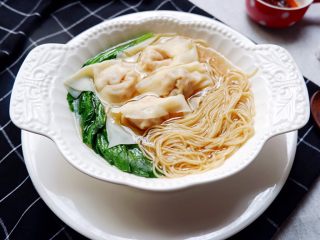 18、粤式瑶柱海参云吞,也可以配点面，就是云吞面了。