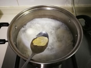 5、酒酿汤圆,放入冰糖