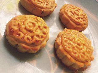 6、枣泥月饼,烤箱预热150度，烤15分钟即可