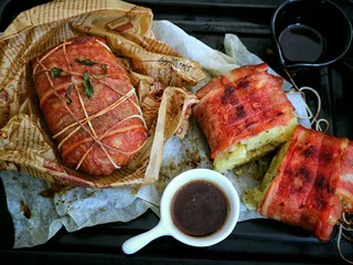 12、培根土豆卷,预热烤箱220°后，中层上下火220°30分钟