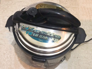 11、小米海参粥,用电压力锅煮粥非常快捷又省事，煮35分钟左右即可