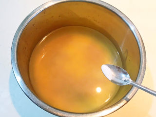 10、小米海参粥,加入1克小苏打，这样煮出来的粥更佳香糯