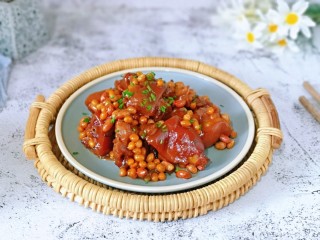 13、啤酒炖猪蹄,猪脚的油都炖出来了,一点也不肥腻,香香哒~