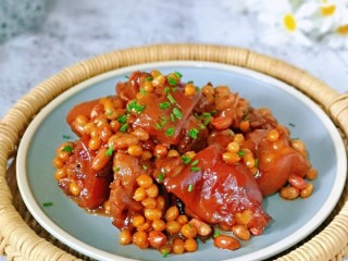 14、啤酒炖猪蹄,喜欢的做起来。