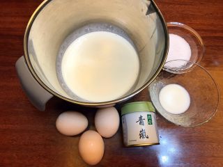 1、清爽夏日《日式抹茶冰淇淋》【甜点】,准备食材，称重后备用