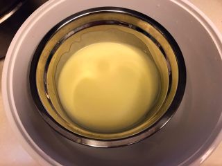 7、清爽夏日《日式抹茶冰淇淋》【甜点】,我一般都是隔凉水，放凉！自然放凉有点慢，心急党受不了啊！????