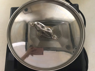 28、鲜肉饼,盖上锅盖