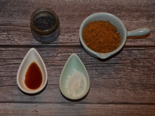 2、萌萌哒柴犬汤圆,汤汁的材料,还有黑芝麻。