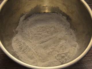 3、萌萌哒柴犬汤圆,糯米粉+白砂糖混合~