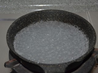 8、萌萌哒柴犬汤圆,锅中煮沸~