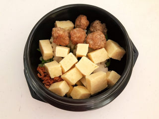 12、豆腐丸子汤,加入冻豆腐和肉丸