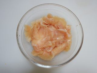 5、韩式萝卜鸡,抓匀腌制20分钟。